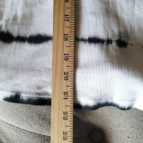 Levi’s tie dye High Neck Tank Top Womens Medium Black and White - Picture 11 of 13